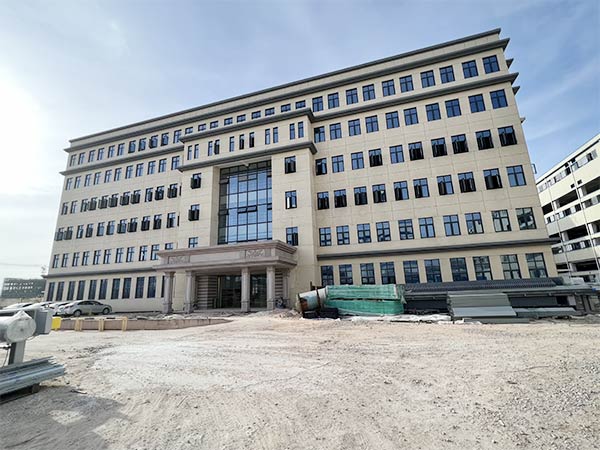 清晨高速货车侧翻：一场76分钟的工作处理